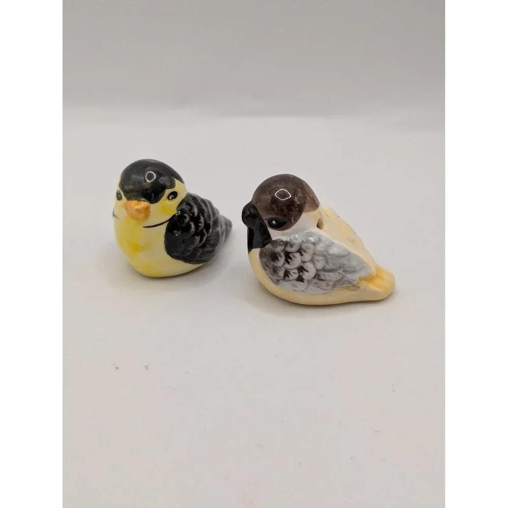 Vintage Ceramic Bird‎ Salt and Pepper Shakers Set Sparrow Chickadee Figurines